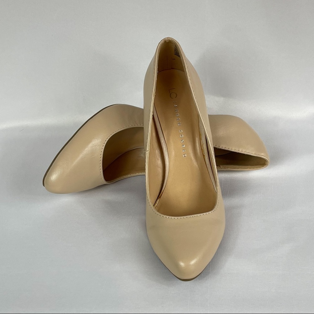 Pale nude pumps, size 9